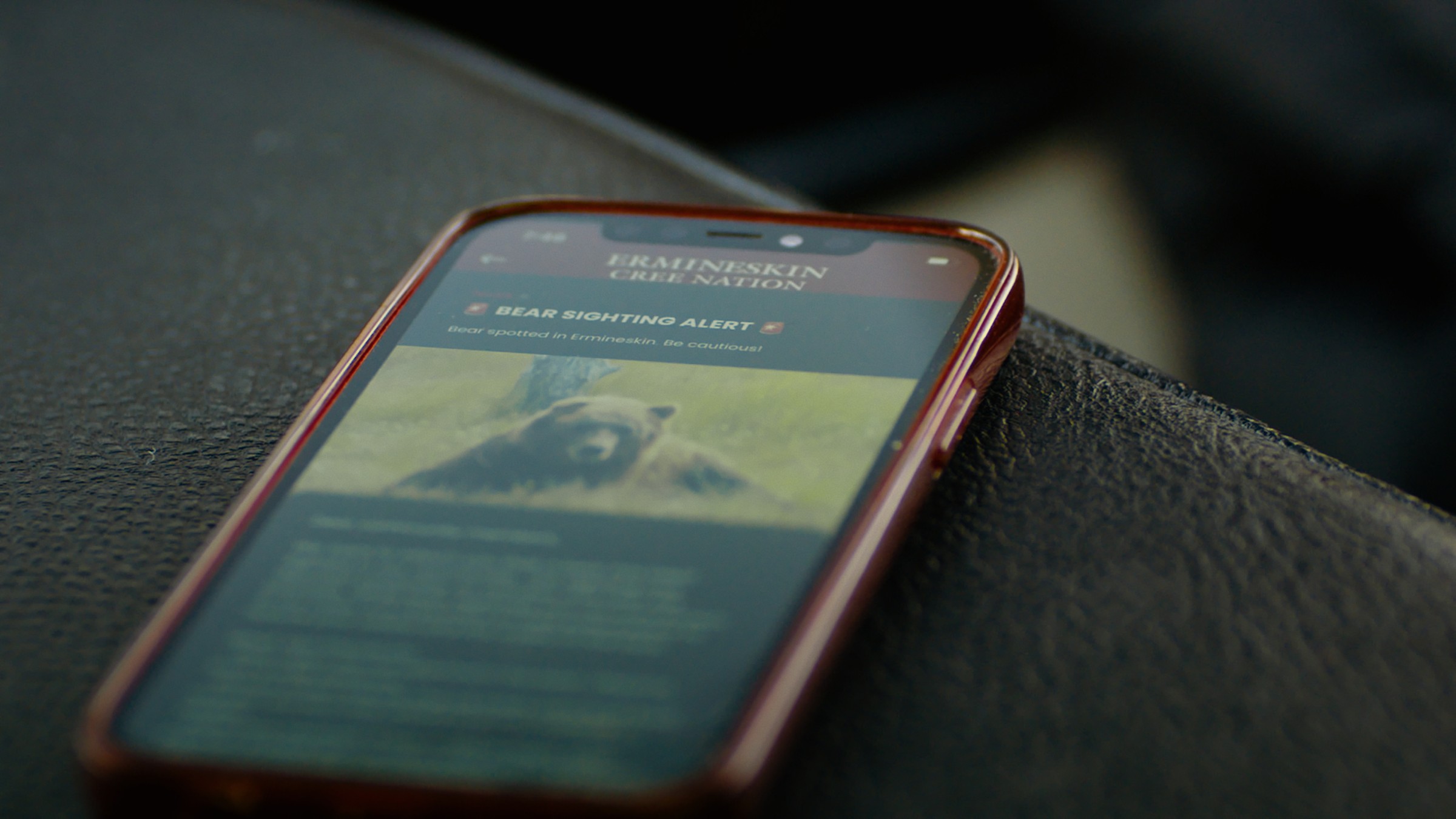 A smartphone displaying a message on a car seat — Communikit